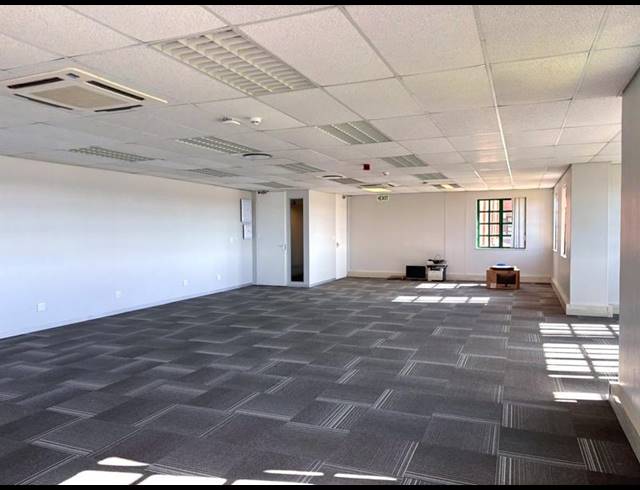 BUSINESS PROPERTY TO RENT IN CLAREMONT
